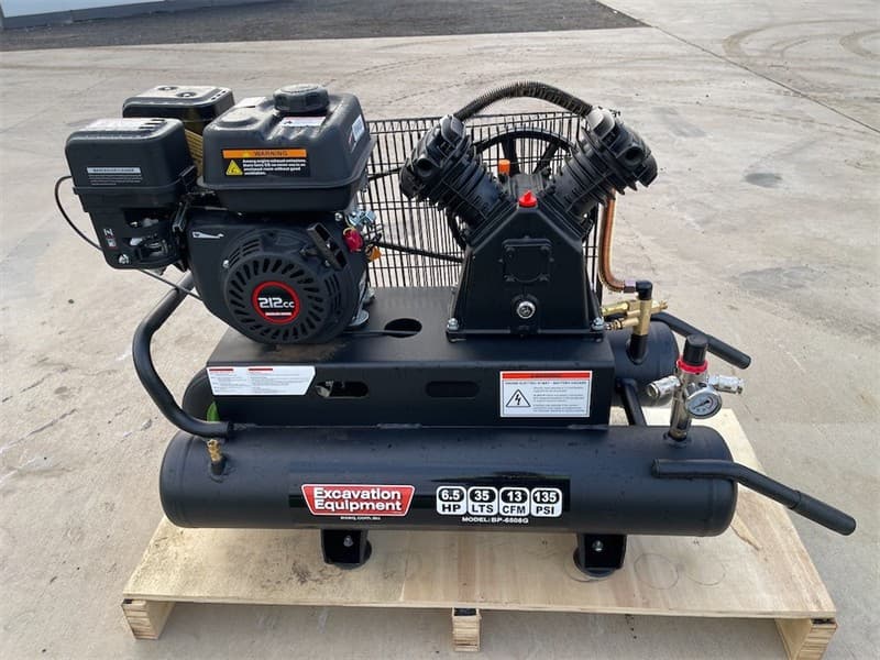 Unused 35 Litre Portable Air Compressor 6.5HP Petrol Engine Dual tanks 13 CFM 135 PSI Shipping Dimensions : 1100mm L x?500mm W x?800mm?H Wei…