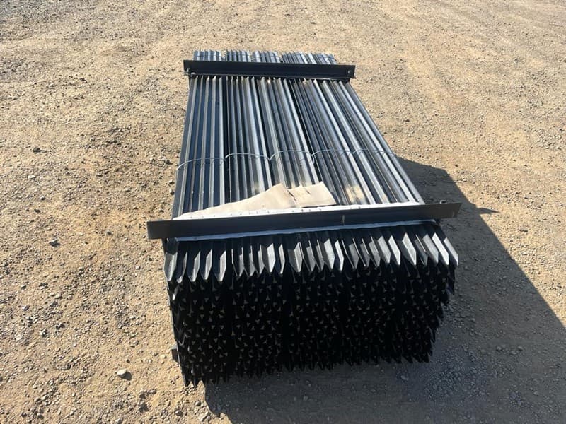 Quantity of 400 Unused Star Pickets, 1665mm long, Shipping Dimensions: W: 800mm, H: 500mm EXEQ Stock No S14286AA