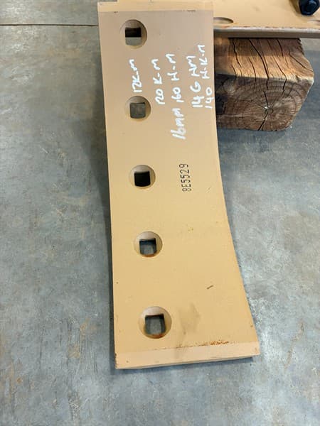 1 x Complete 14ft Grader Mouldboard Cutting Edge, Comes with: 2 x Flat Edges Part No : 7D1577 (15 x 3/4” holes) 2 x End Edges (Curved) Part …