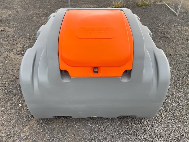 Unused 1000 Litre Fuel Tank, Model: DD1000, Comes with: 12V Pump - 40 l/m Flow, 4m hose and automatic shut off Nozzle, Lockable lid, Fork Po…