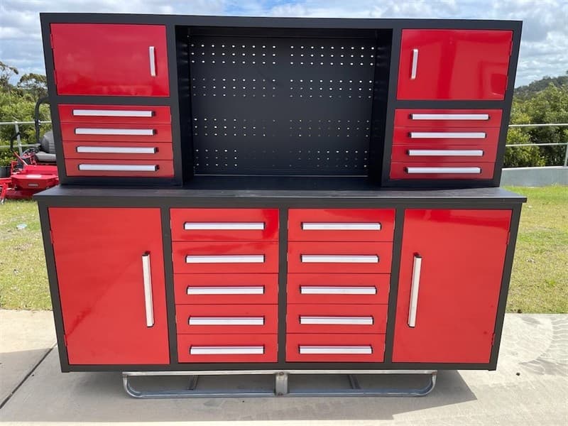 Unused 18 Drawer Work Bench / Tool Cabinet, Model: 7ft-18D, 3-part sliding drawer system, Shipping Dimensions: L 2200mm x W 580mm x H 1690mm…