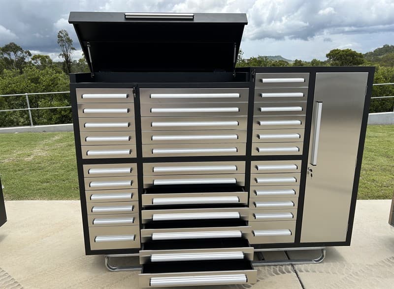 Unused 35 Drawer Stainless Steel Tool Storage Chest, Model: 7ft-35D, 35 Drawers, 3 Part Sliding Drawer System, Lockable Drawers – Various Si…