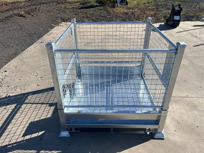 Unused Galvanised Stackable Steel Transport / Storage Cage Collapsable unit for easy transport / storage, Fork pockets SWL: 1000Kgs Stackabl…