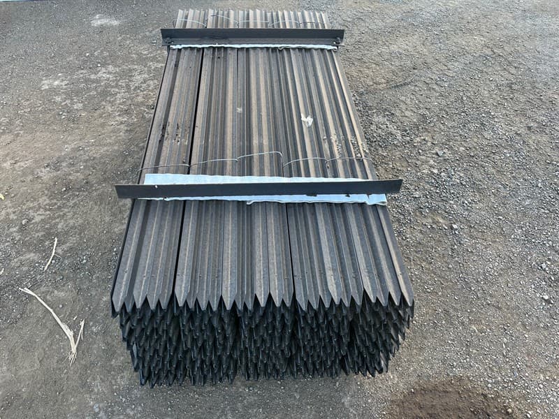Quantity of 400 Unused 1800mm Star Pickets, Approximate Shipping Dimensions: 1800mm L x 800mm W x 500mm H, Weight: 1305kgs, EXEQS12890H
