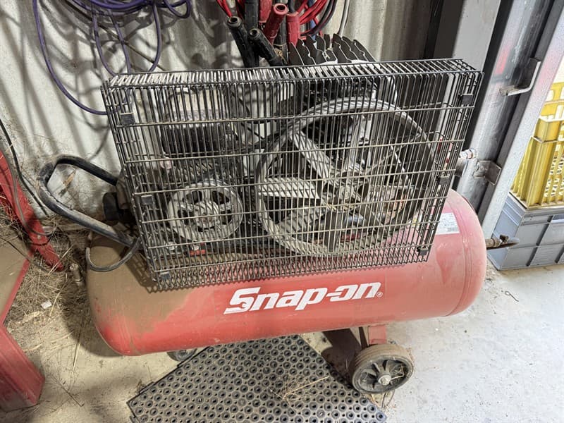 SNAP-ON AIR COMPRESSOR. S/N: N20401043. 397CFM, WORKING CONDITION. GST will not be added to knock down price. GST still added to buyers prem…