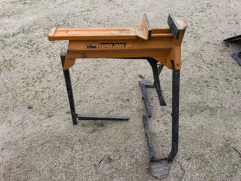 TRITON SUPER JAWS. Compact folding vice. GST will not be added to knock down price. GST still added to buyers premium. **PLEASE NOTE: Collec…