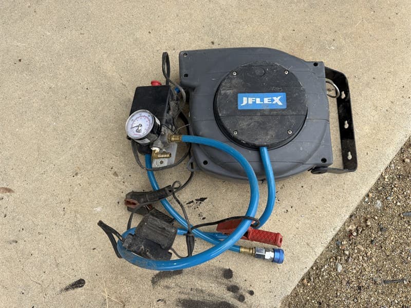 JFLEX 12 VOLT RETRACTABLE AIR HOSE. UNKNOWN CONDITION. GST will not be added to knock down price. GST still added to buyers premium. **PLEAS…