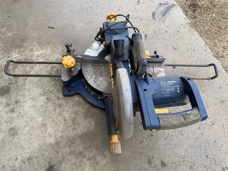 GMC DROPSAW & RYOBI CIRCULAR SAW. Used condition. GST will not be added to knock down price. GST still added to buyers premium. **PLEASE NOT…
