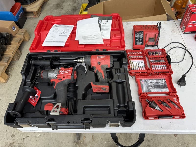 MILWAUKEE POWER TOOLS. Battery operated. Includes charger, impact driver bits and step bits. Note no batteries. GST will not be added to kno…