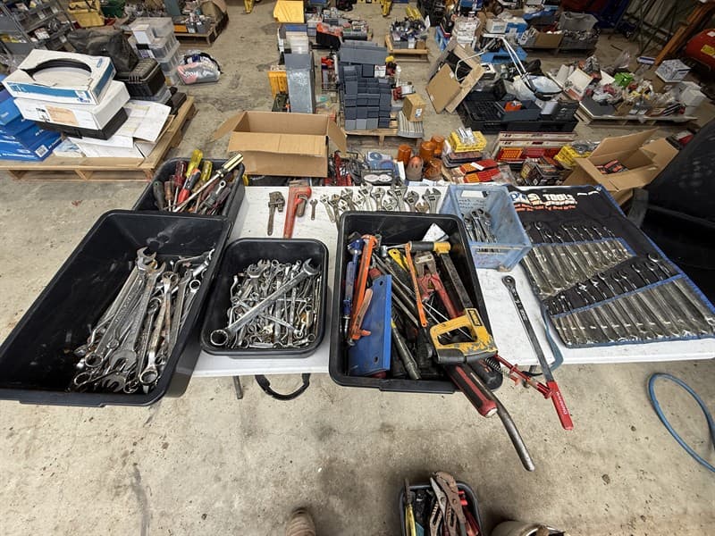 HAND TOOL BUNDLES. 7 x Tubs - 1. spanners SAE 2. metric spanners 3. screwdrivers 4. assorted tools 5. shifters & wrenches 6. straight & flex…