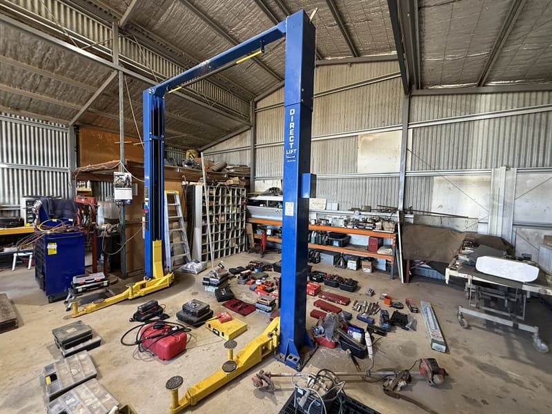 DIRECT 4T LIFT HOIST, Model: PRO9DPN2BLD, S/N: UAG10J0045. 4 post, clear floor, 3 phase, sticker shows last service history. GST will not be…