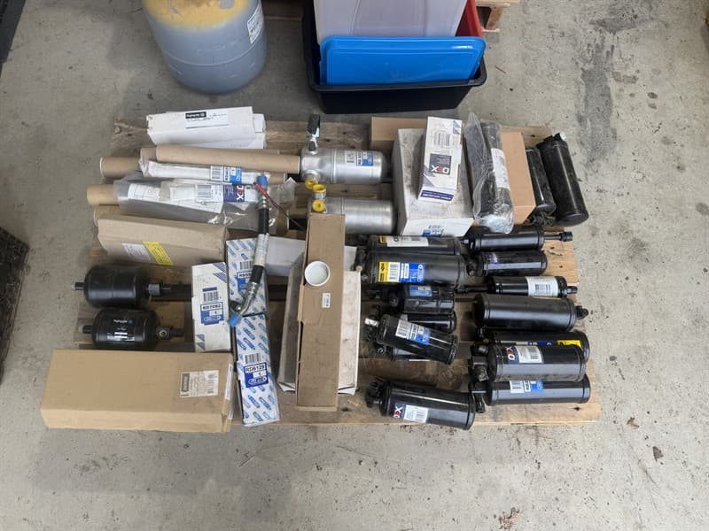 PALLET OF RECIEVER DRIER AND FILTERS. Mixed pallet of various makes *RD575170P *RD8324 *BDR9303 *RD7133 *RDX630 *RDX001/0408 *RDX517 *BDR961…