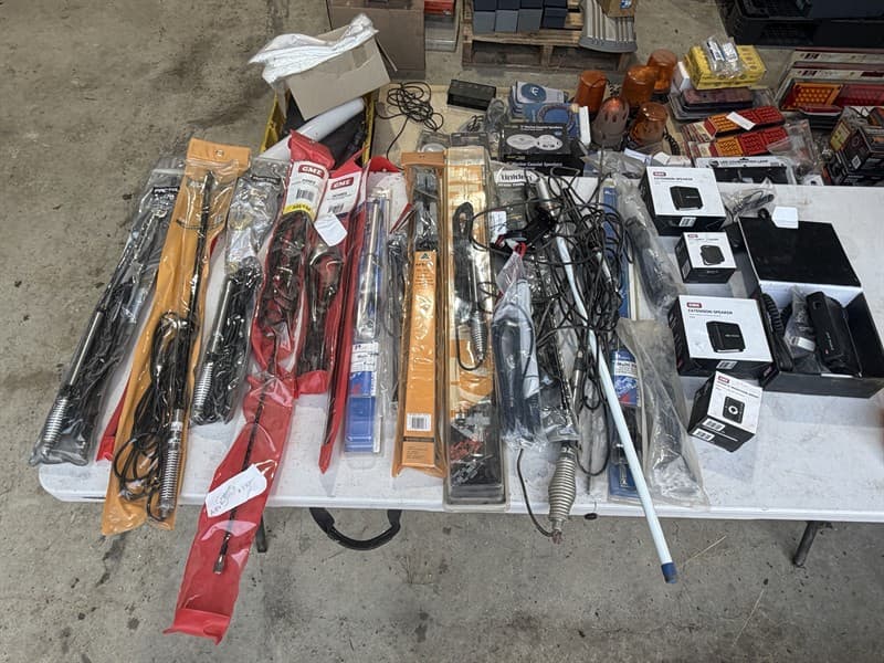 AERIALS, UHF AND ACCESORIES BUNDLE majority of aerials and accessories new, never used, as a bundle. GST will not be added to knock down pri…