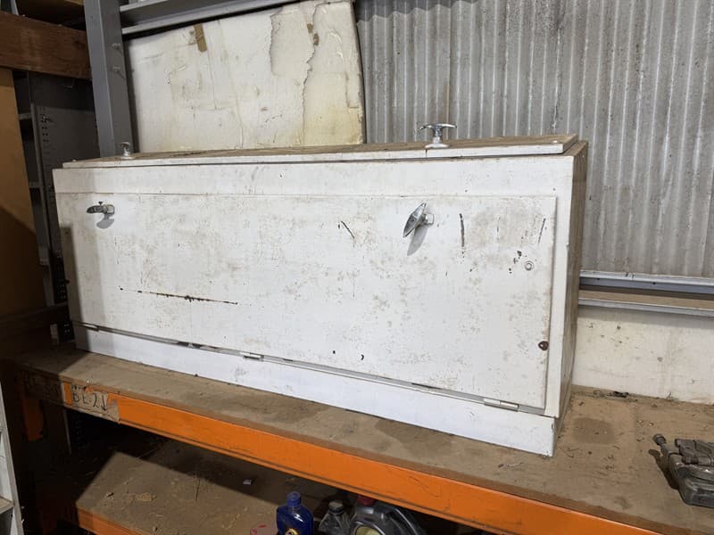 UTE TRAY TOOLBOX. Used condition. L1.80m x H 0.700m x D 0.400m GST will not be added to knock down price. GST still added to buyers premium.…