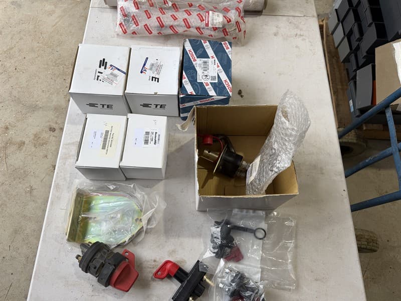 ISOLATORS & MOUNTING PLATES, new isolators still in packaging, GST will not be added to knock down price. GST still added to buyers premium.…