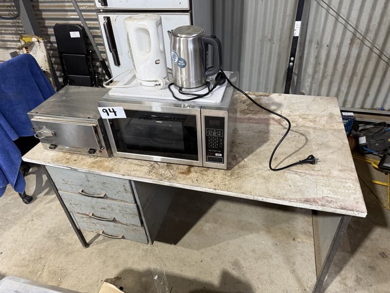 12V TRAVEL OVEN & MICROWAVE, JUGS X 2 (SUNBEAM NEW). Table included in sale. GST will not be added to knock down price. GST still added to b…