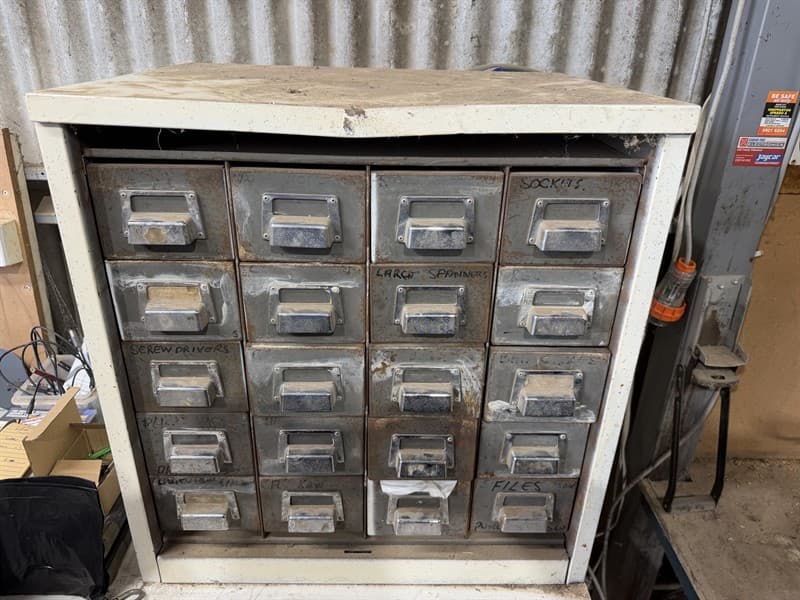 A/C FITTINGS & STORAGE UNIT. Majority of Highgate and Jayair A/C hose fittings, TX Vavles etc. GST will not be added to knock down price. GS…