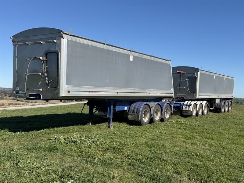 2023 HAMELEX WHITE & MOORE TRI DOLLY COMBINATION. Lead sliding A - trailer VIN: 6F80000000B121862 - B - trailer VIN: 6F80000000B120528 - Moo…