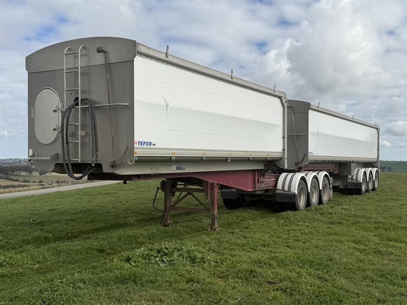 TEFCO B-DOUBLE SET. 2012 A-TRAILER VIN:6T9T25R04COKYM001. 2011 B-TRAILER VIN:6T9T25R09B0KYM018 A – Trailer hydraulic roll back chassis tippi…