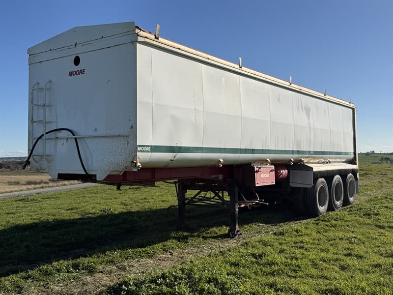 2007 MOORE R/T LEAD. 2007 MOORE R/T LEAD VIN:6T9T25AEJ70AAD100. Steel TOA Road train lead trailer with air bag suspension, K- hitch axles, 1…